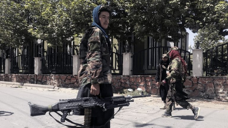 talibanes armados