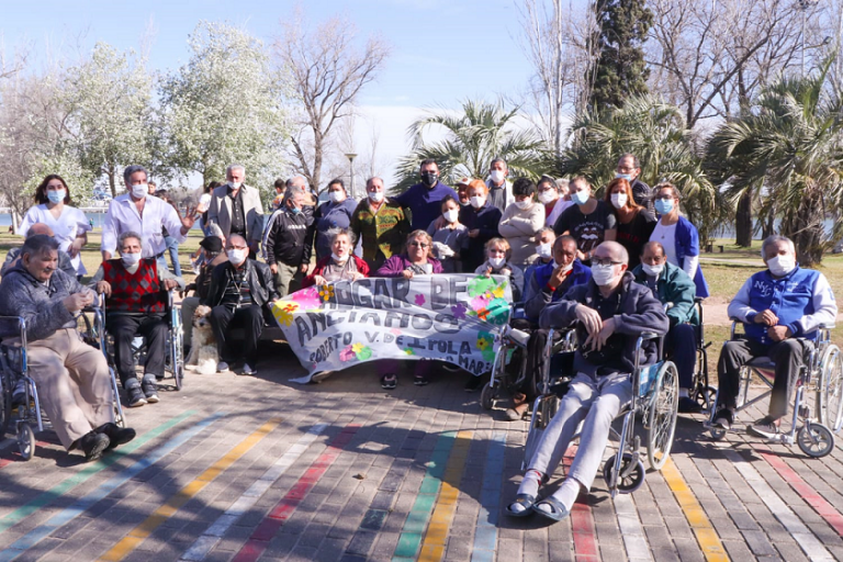 paseo de recidentes del hogar de ancianos2