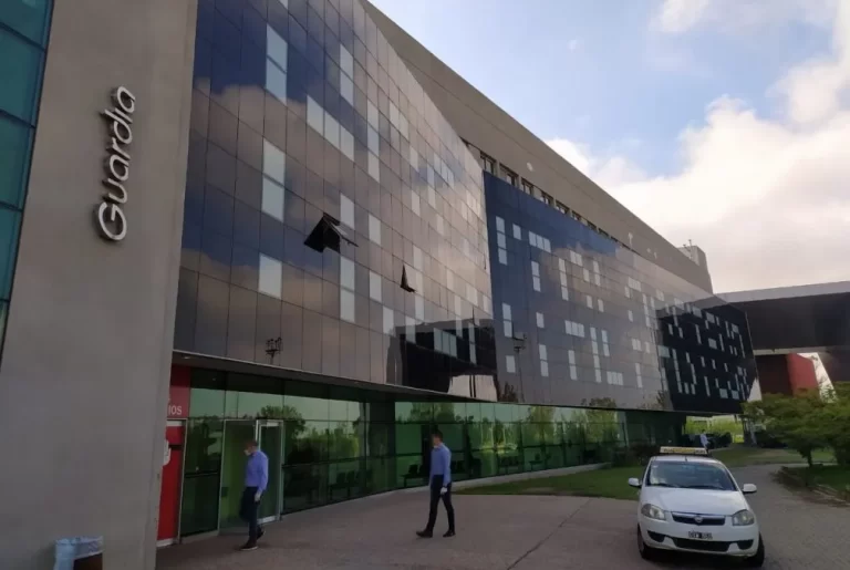 hospital-pasteur-guardia-1200pxjpg