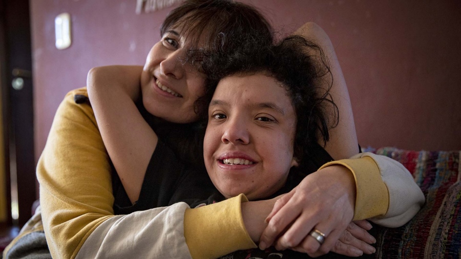 DÍA DE LA MADRE l Mujeres que viven la maternidad junto a sus hijos en ...