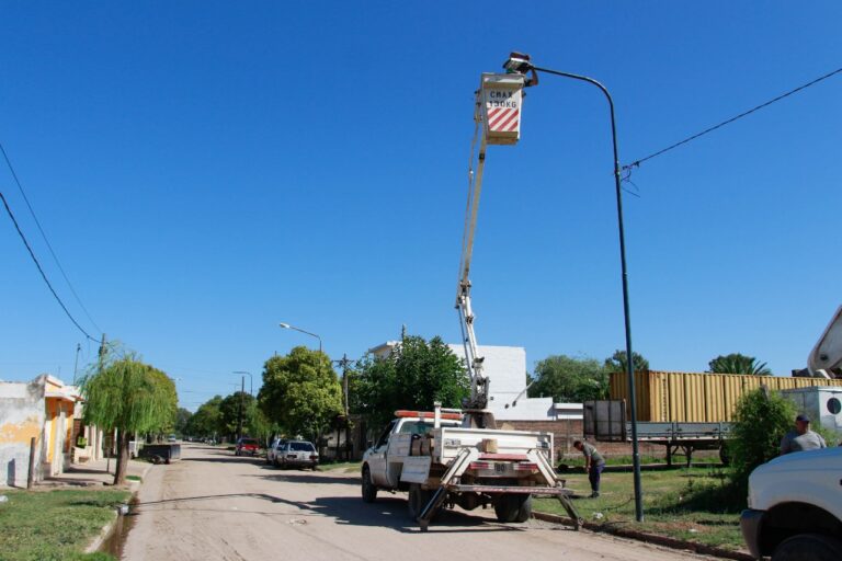 El municipio suma luminarias led en un sector de barrio San Martín 02