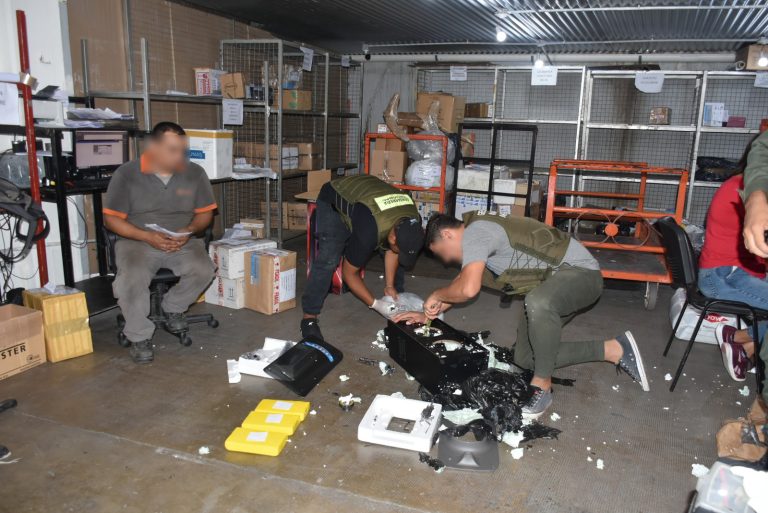 Más de 5 kilos cocaína terminal de omnibus CBA GN (6)