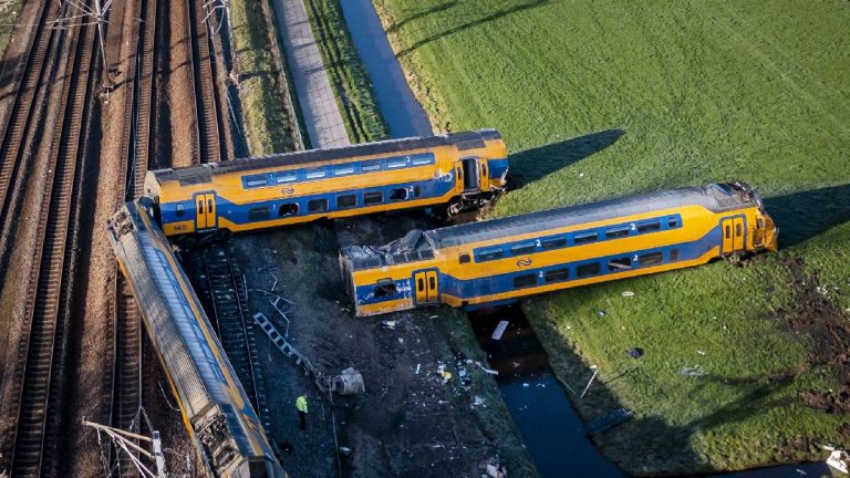 tren-se-accidenta-en-paises-bajos-deja-al-menos-un-muerto-y-30-heridos-035831