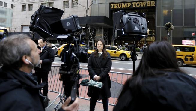 varios-medios-hacen-guardia-ante-la-torre-trump-de-nueva-york