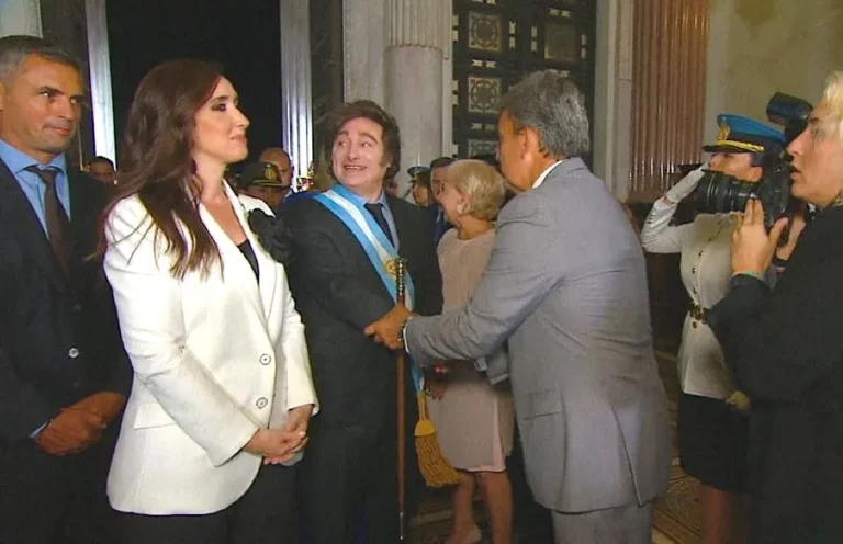saludo-victoria-villarruel-y-javier-mileijpeg