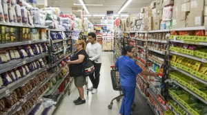 La actividad económica cayó un 1,7% en agosto, con fuerte incidencia de la indus...