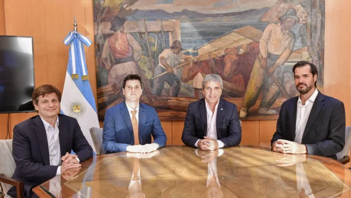 luis-caputo--696x392