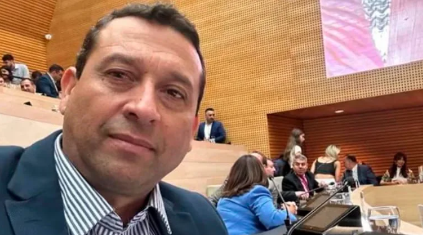 legislador-flores