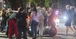 Accidente en Tucumán e Yrigoyen: dos motos involucradas y tres personas traslada...
