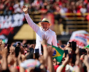 Lula hace historia en Brasil: venció a Flávio Bolsonaro en balotaje y fue reelec...