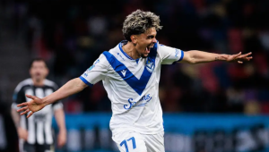 Si Ronaldo Martínez vuelve a convertir, obligará a Vélez a comprarlo y dejará a ...