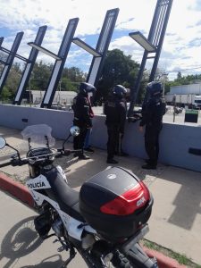 Villa Nueva: dos aprehendidos en el Puente Alberdi tras ser vistos con conductas...