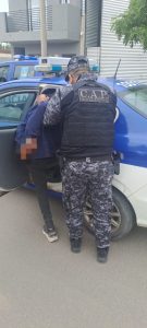 Merodeaba por locales de barrio Carlos Pellegrini y no supo justificar el por qu...