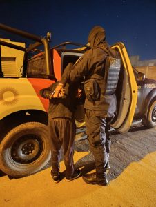 Tres levantaportones menores de edad fueron vistos por el dueño de la casa quién...