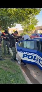 Dos detenidos tras un allanamiento en barrio Los Olmos por un robo del pasado sá...