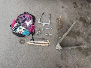 Desde una plazoleta, saltó la tapia a una casa para llevarse tuberías del patio